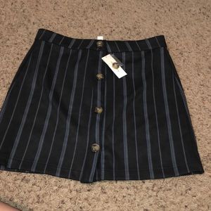 NWT beautiful button skirt